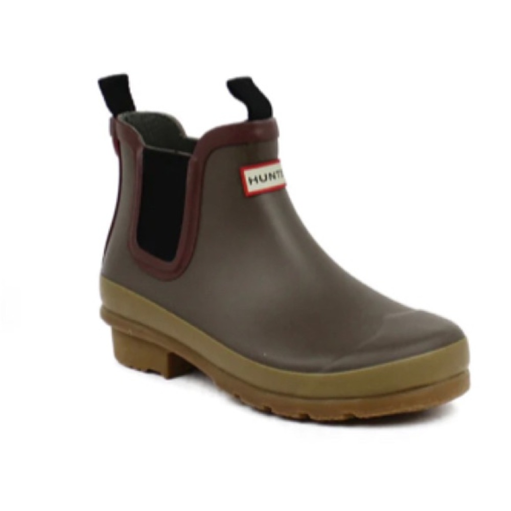 Kids Hunter Chelsea Gum Sole short rain boot in Swamp Green Size 3 boys/4 girls